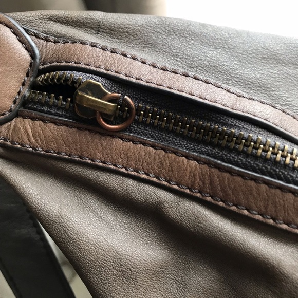 BCBG MaxAzria Vermillion satchel- gray /💯% leather - Picture 4 of 8